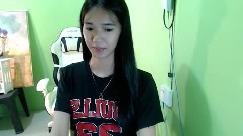 Snapshot of innocent_reign69 chatting on October 18, 8:46 pm Reign online show from October 18, 8:46 pm