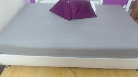 innocent_sexybaby online show from December 3, 3:40 am