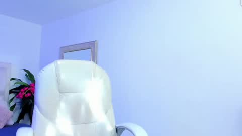 Snapshot of iris8_ chatting on October 8, 1:17 pm iris8_ online show from October 8, 1:17 pm