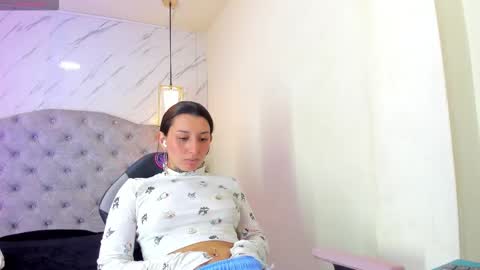 iris_77 online show from October 8, 7:42 pm