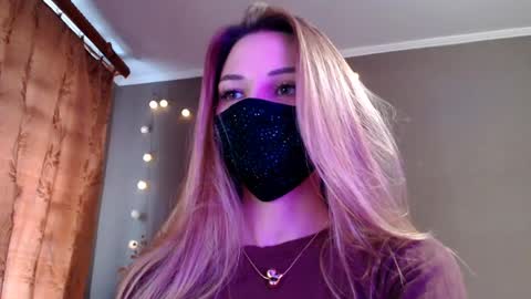 Lily online show from April 20, 3:04 pm