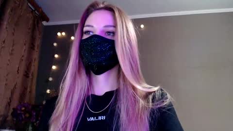 Lily online show from May 7, 5:30 pm