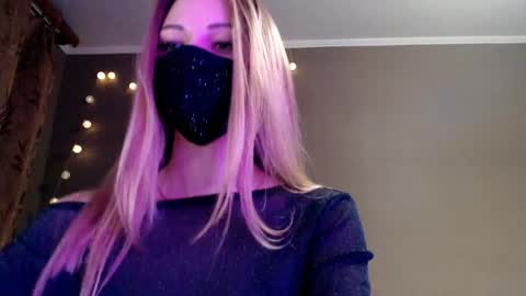 Lily online show from March 22, 5:50 pm