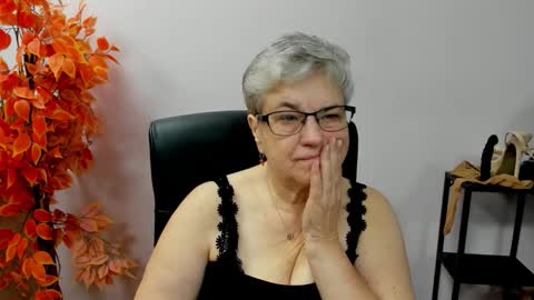 Snapshot of iris_xdesire chatting on October 15, 7:10 am I R I S online show from October 15, 7:10 am
