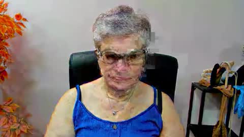 Snapshot of iris_xdesire chatting on October 13, 6:15 am I R I S online show from October 13, 6:15 am
