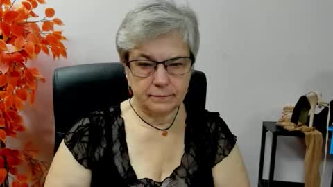 Snapshot of iris_xdesire chatting on September 30, 6:35 am I R I S online show from September 30, 6:35 am