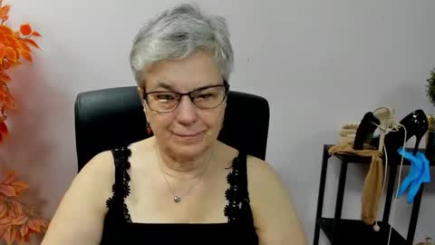 Snapshot of iris_xdesire chatting on October 8, 7:03 am I R I S online show from October 8, 7:03 am