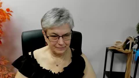Snapshot of iris_xdesire chatting on October 10, 7:25 am I R I S online show from October 10, 7:25 am