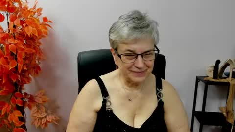 Snapshot of iris_xdesire chatting on October 16, 7:19 am I R I S online show from October 16, 7:19 am