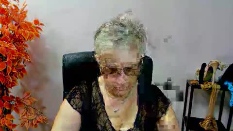 Snapshot of iris_xdesire chatting on October 6, 6:31 am I R I S online show from October 6, 6:31 am