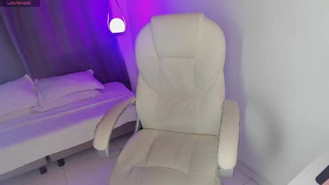 irisbeel online show from April 15, 8:06 am