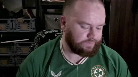 Snapshot of irishdaddy24 chatting on December 6, 7:06 pm twitter theirishman205 online show from December 6, 7:06 pm