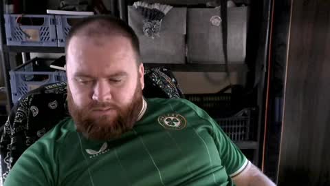 Snapshot of irishdaddy24 chatting on December 19, 12:23 pm twitter theirishman205 online show from December 19, 12:23 pm