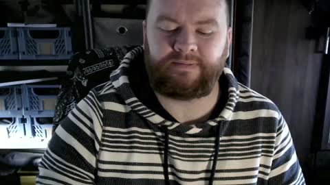 Snapshot of irishdaddy24 chatting on December 15, 10:18 am twitter theirishman205 online show from December 15, 10:18 am