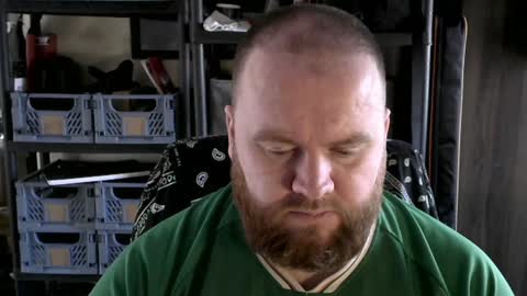 Snapshot of irishdaddy24 chatting on December 7, 1:13 pm twitter theirishman205 online show from December 7, 1:13 pm