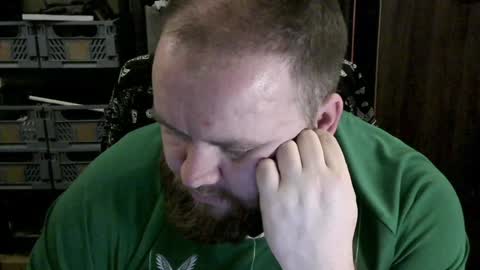 Snapshot of irishdaddy24 chatting on December 20, 9:17 pm twitter theirishman205 online show from December 20, 9:17 pm