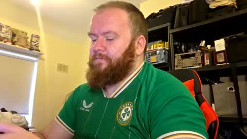 Snapshot of irishdaddy24 chatting on October 13, 3:58 pm twitter theirishman205 online show from October 13, 3:58 pm