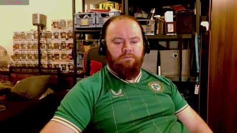 Snapshot of irishdaddy24 chatting on October 5, 12:52 am twitter theirishman205 online show from October 5, 12:52 am