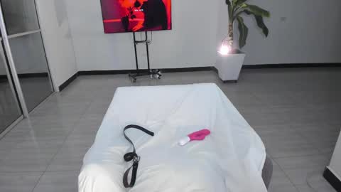 Rose  online show from May 6, 8:31 am