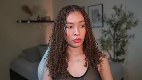 isa_____ online show from March 24, 9:10 pm