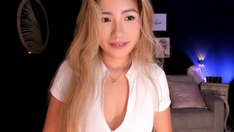 Isa Cortes  online show from April 3, 3:30 pm