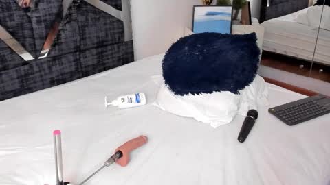 oIssaJonneso online show from March 14, 4:22 pm