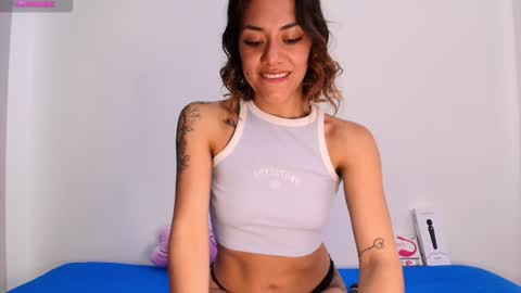 Isabella Laurentt  online show from January 23, 2:07 pm