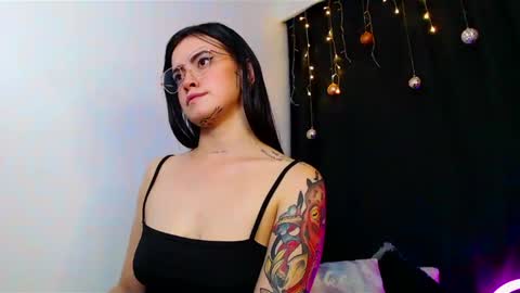 Snapshot of isa_maiden_ chatting on December 31, 8:04 am       online show from December 31, 8:04 am
