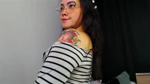Snapshot of isa_maiden_ chatting on February 20, 10:48 pm       online show from February 20, 10:48 pm