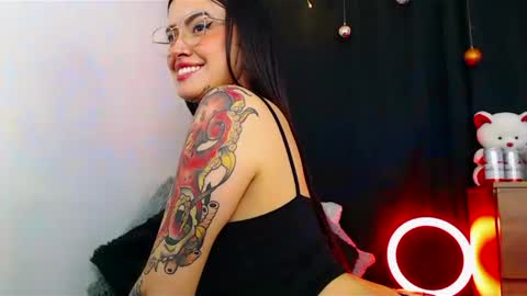 Snapshot of isa_maiden_ chatting on December 30, 10:55 pm       online show from December 30, 10:55 pm