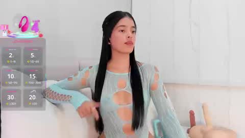 Snapshot of isa_queenn chatting on October 1, 9:24 pm ISA online show from October 1, 9:24 pm
