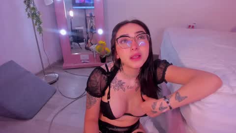 Snapshot of isa_redhair_ chatting on December 14, 6:24 am .... Connection time 900 pm to 500 amRest days Wednesday and Saturday online show from December 14, 6:24 am