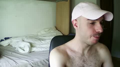 Snapshot of isaac99c chatting on February 17, 2:28 pm Isaac99c online show from February 17, 2:28 pm