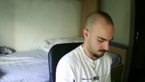 Snapshot of isaac99c chatting on September 29, 4:17 pm Isaac99c online show from September 29, 4:17 pm