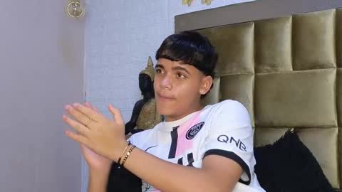 Isaac  online show from November 19, 3:22 pm