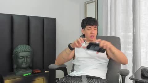 Snapshot of isaac_cryston chatting on February 12, 8:18 pm isaac_cryston online show from February 12, 8:18 pm