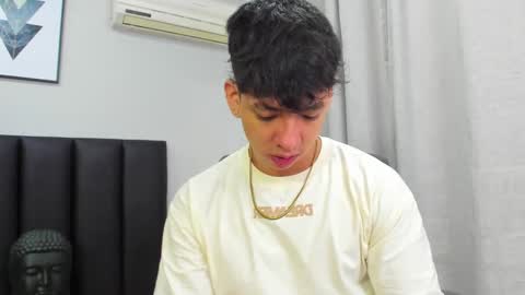 Snapshot of isaac_cryston chatting on February 10, 1:01 pm isaac_cryston online show from February 10, 1:01 pm