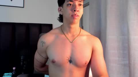 Snapshot of isaac_cryston chatting on February 24, 8:47 pm isaac_cryston online show from February 24, 8:47 pm