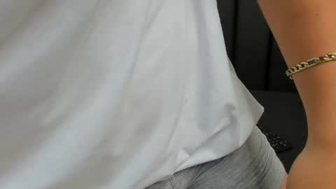 Snapshot of isaac_cryston chatting on February 7, 6:13 pm isaac_cryston online show from February 7, 6:13 pm