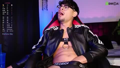 Isaac Saenz. online show from October 3, 1:04 am