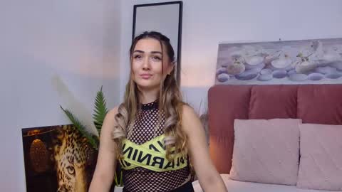 Isa online show from February 7, 3:52 pm