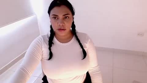 isabelateran online show from July 14, 6:57 pm