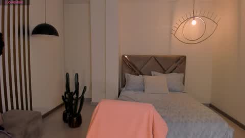 Isabel Bornner online show from March 8, 5:06 pm