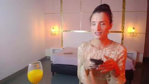 Snapshot of isabelfernandez chatting on October 10, 5:35 am IsabelFernandez online show from October 10, 5:35 am