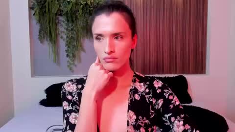Snapshot of isabelfernandez chatting on September 26, 6:43 am IsabelFernandez online show from September 26, 6:43 am