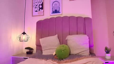 isabelgh_ online show from October 28, 3:29 am