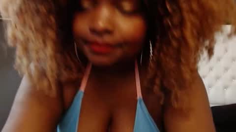 Snapshot of isabella_brown19 chatting on October 10, 11:16 am ISABELLA online show from October 10, 11:16 am