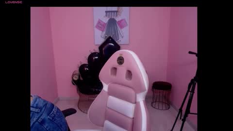 Isa  online show from November 6, 3:04 pm