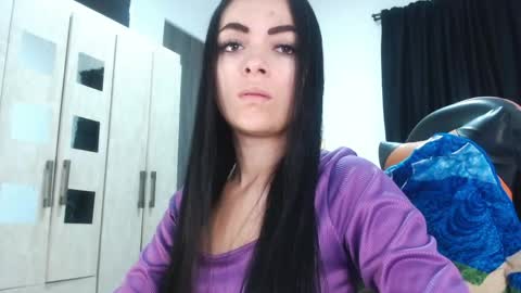 isabella_piercee online show from May 6, 9:37 am