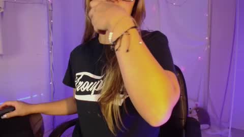 Isabella Rros online show from October 26, 5:08 am